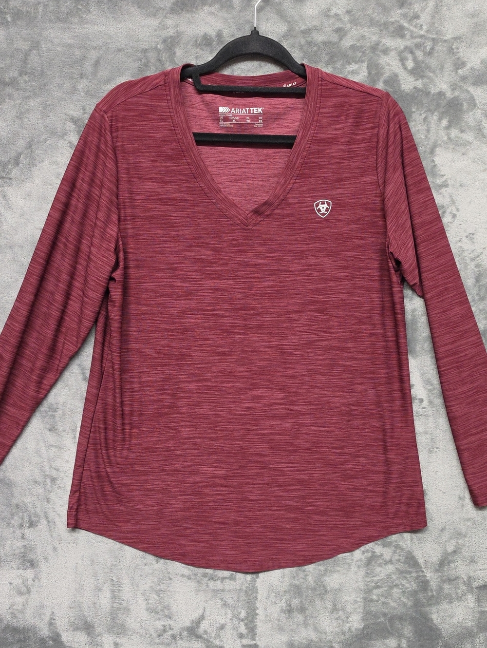 Ariat Tek Women's Long Sleeve V-Neck Top in Burgandy sz XL